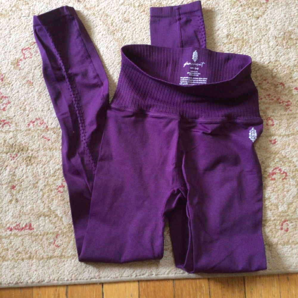 Free People Good Karma HR 7/8 Legging in Eggplant sz XS/S NWOT - Picture 6 of 13